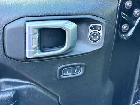 Used 2022 Jeep Wrangler Unlimited Sport S image 19