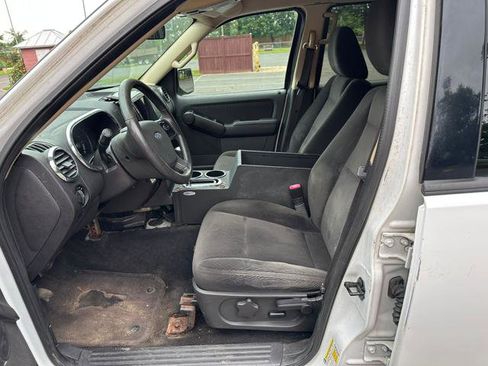 Used 2010 Ford Explorer XLT image 6