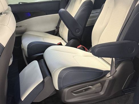 Used 2026 Kia Carnival SX Prestige FWD image 31