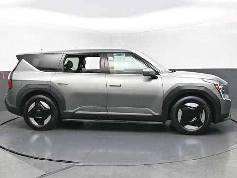 Used 2024 Kia EV9 Light Long Range image 6