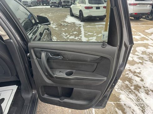 Used 2014 Chevrolet Traverse LT image 16