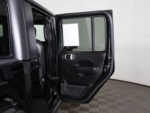 Used 2023 Jeep Gladiator Sport image 19