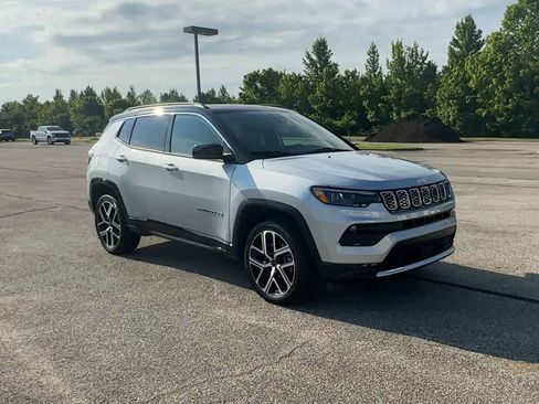 Used 2025 Jeep Compass Limited w/ Elite Group AWD/4WD image 2