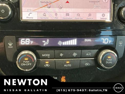 Used 2019 Nissan Rogue SV w/ Sun & Sound Touring Package FWD image 11