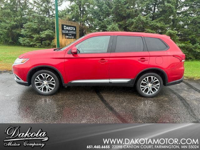 Used 2016 Mitsubishi Outlander SE AWD/4WD image 1