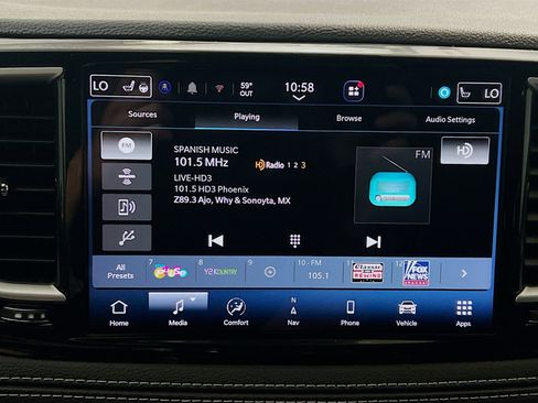 Used 2023 Chrysler Pacifica Limited w/ S Appearance Package FWD image 11