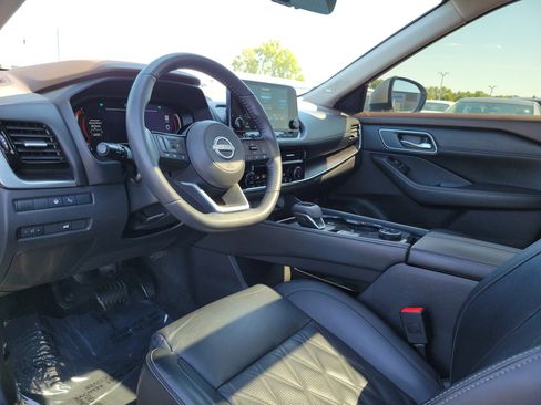 Certified 2022 Nissan Rogue Platinum w/ Head-Up Display Package image 19