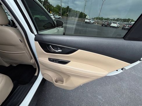 Used 2018 Nissan Rogue SL w/ Premium Package FWD image 25