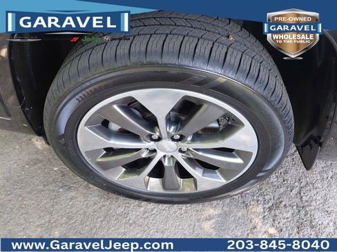 Used 2019 Jeep Cherokee Overland AWD/4WD image 32
