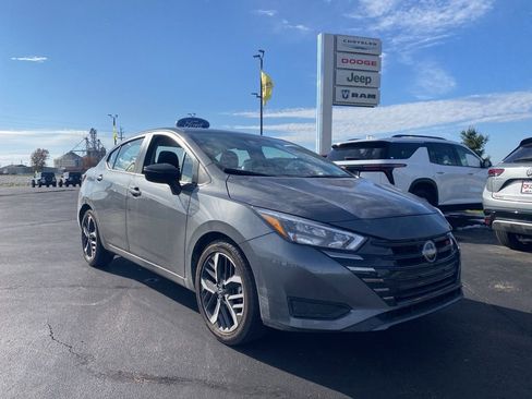 Used 2024 Nissan Versa SR image 2