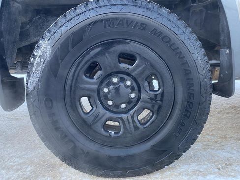 Used 2024 Nissan Frontier S w/ Technology Package image 9