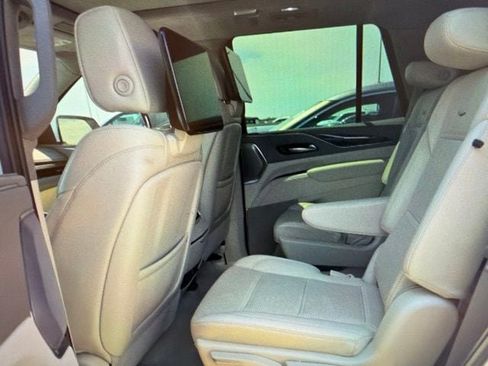 Used 2024 Cadillac Escalade Sport Platinum w/ LPO, ONYX Package AWD/4WD image 7