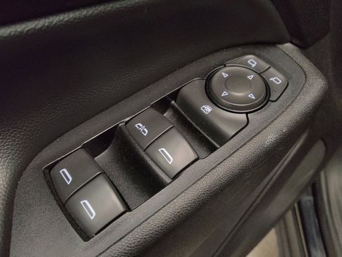 Used 2018 Chevrolet Equinox LT FWD image 27