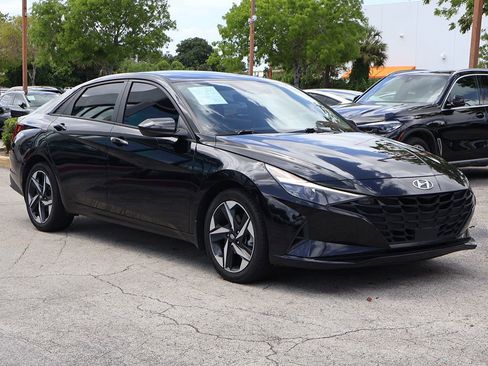 Used 2023 Hyundai Elantra SEL w/ Convenience Package FWD image 2