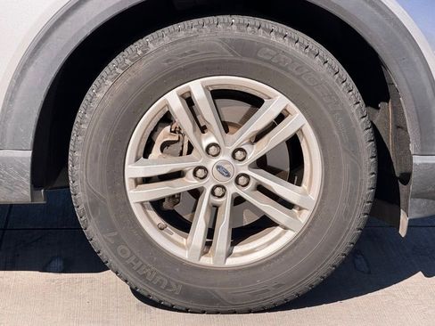 Used 2020 Ford Explorer XLT w/ Equipment Group 202A image 7