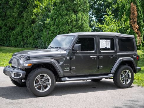 Used 2019 Jeep Wrangler Unlimited Sahara AWD/4WD image 8