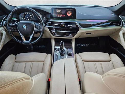 Used 2019 BMW 530e w/ Premium Package image 19