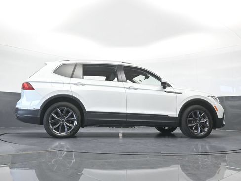 Used 2023 Volkswagen Tiguan SE FWD image 62