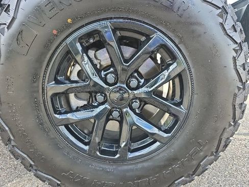 Used 2023 Jeep Gladiator Sport AWD/4WD image 8