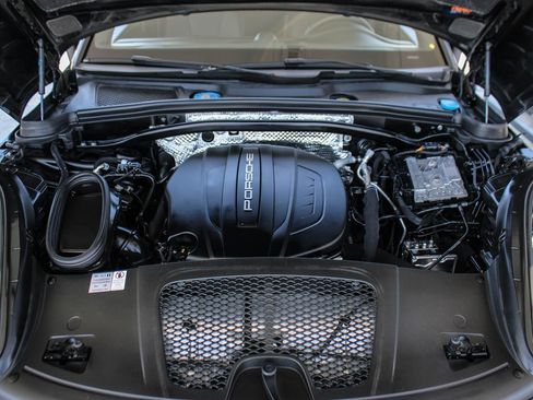Used 2019 Porsche Macan AWD/4WD image 42