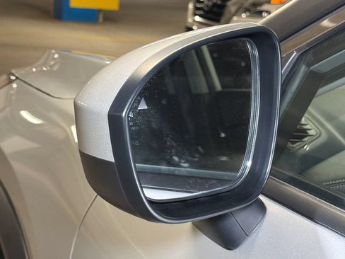 Used 2025 Nissan Rogue SV AWD/4WD image 18