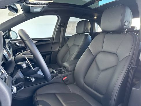 Certified 2026 Porsche Macan AWD/4WD image 5