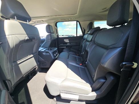Used 2025 Ford Expedition Max Active RWD image 5