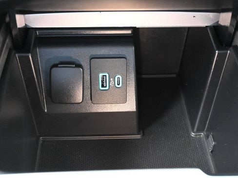 Used 2020 Ford Explorer XLT RWD image 14