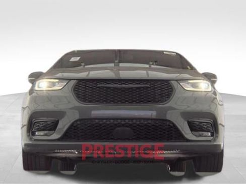 Used 2025 Chrysler Pacifica Limited FWD image 5