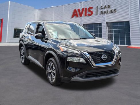 Used 2023 Nissan Rogue SV image 3