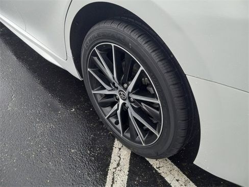 Used 2024 Toyota Camry SE image 10