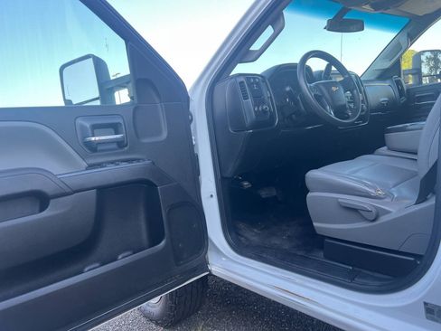 Used 2018 Chevrolet Silverado 2500 W/T w/ WT Convenience Package AWD/4WD image 4