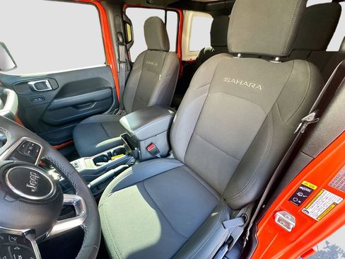 Used 2023 Jeep Wrangler Unlimited Sahara AWD/4WD image 16