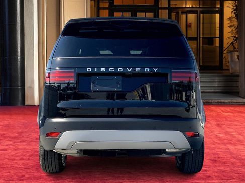 New 2025 Land Rover Discovery S image 4