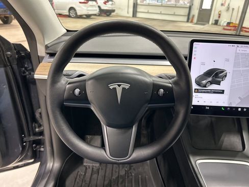 Used 2021 Tesla Model Y Long Range image 12