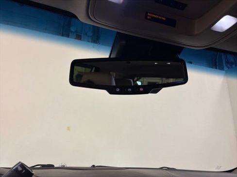 Used 2015 Cadillac Escalade Luxury image 22