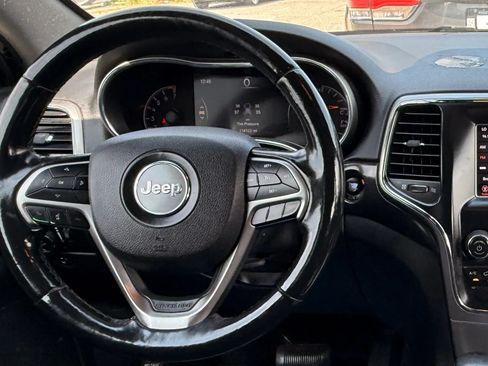 Used 2018 Jeep Grand Cherokee Laredo AWD/4WD image 23