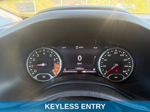 Used 2016 Jeep Renegade Trailhawk AWD/4WD image 3