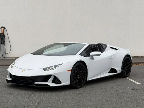 Used 2024 Lamborghini Huracan EVO image 4