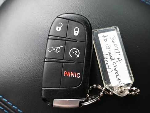 Used 2020 Jeep Grand Cherokee Laredo image 36