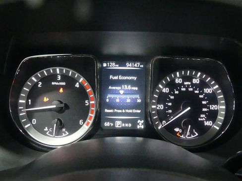 Used 2016 Nissan Titan SV AWD/4WD image 30