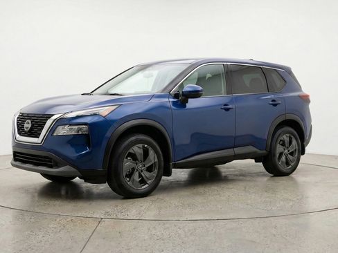 Used 2025 Nissan Rogue SV image 3