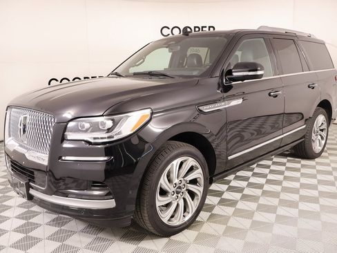 Certified 2024 Lincoln Navigator Reserve image 11