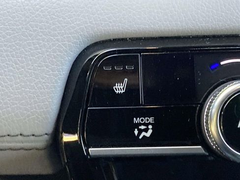 Used 2025 Honda Pilot Touring image 16