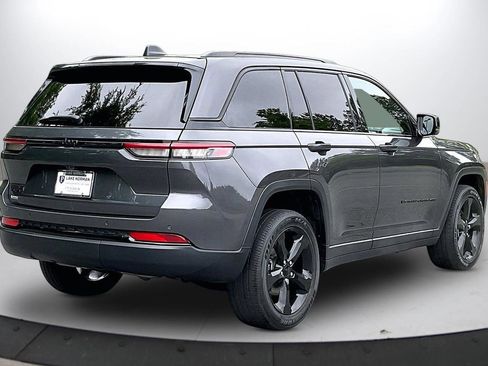 Certified 2023 Jeep Grand Cherokee Altitude AWD/4WD image 9