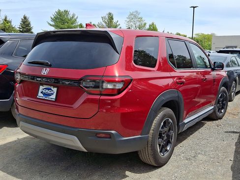 Used 2025 Honda Pilot EX-L image 3