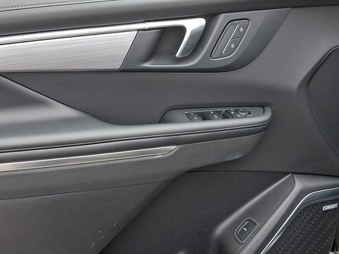 Used 2025 Buick Enclave Preferred image 18