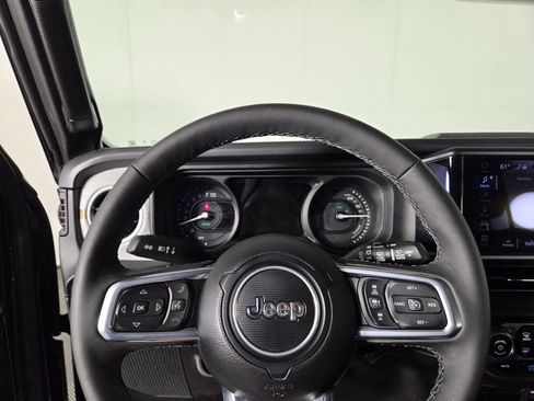 Used 2025 Jeep Wrangler Sahara w/ Safety Group image 16