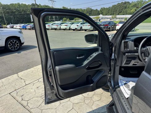 Used 2023 Nissan Frontier SV w/ Midnight Edition Package AWD/4WD image 5