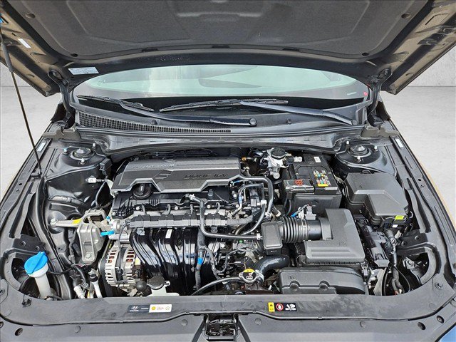Used 2025 Hyundai Elantra SEL FWD image 22